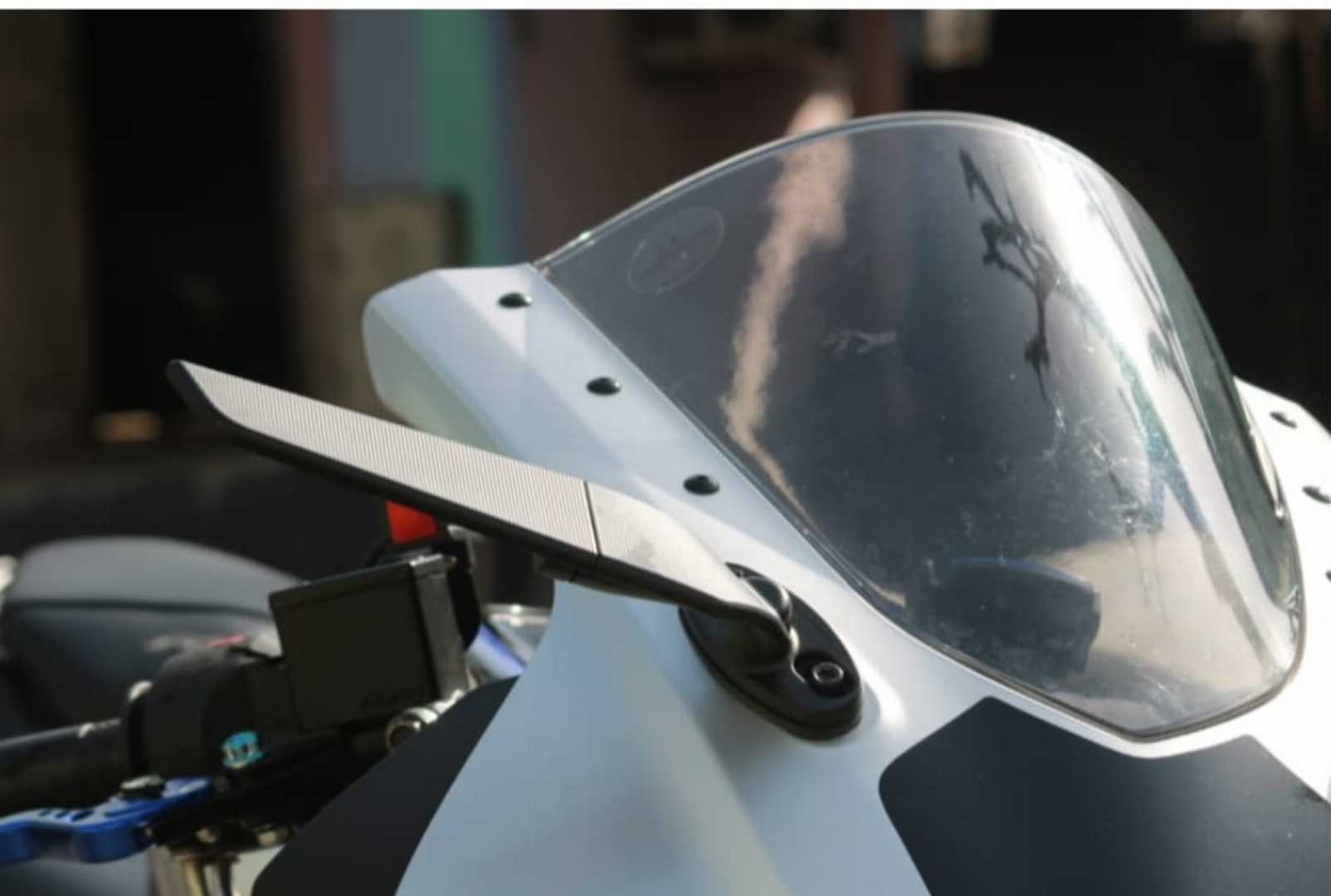Arrow,Dynamic,Looking,Glass,For,sports,bike