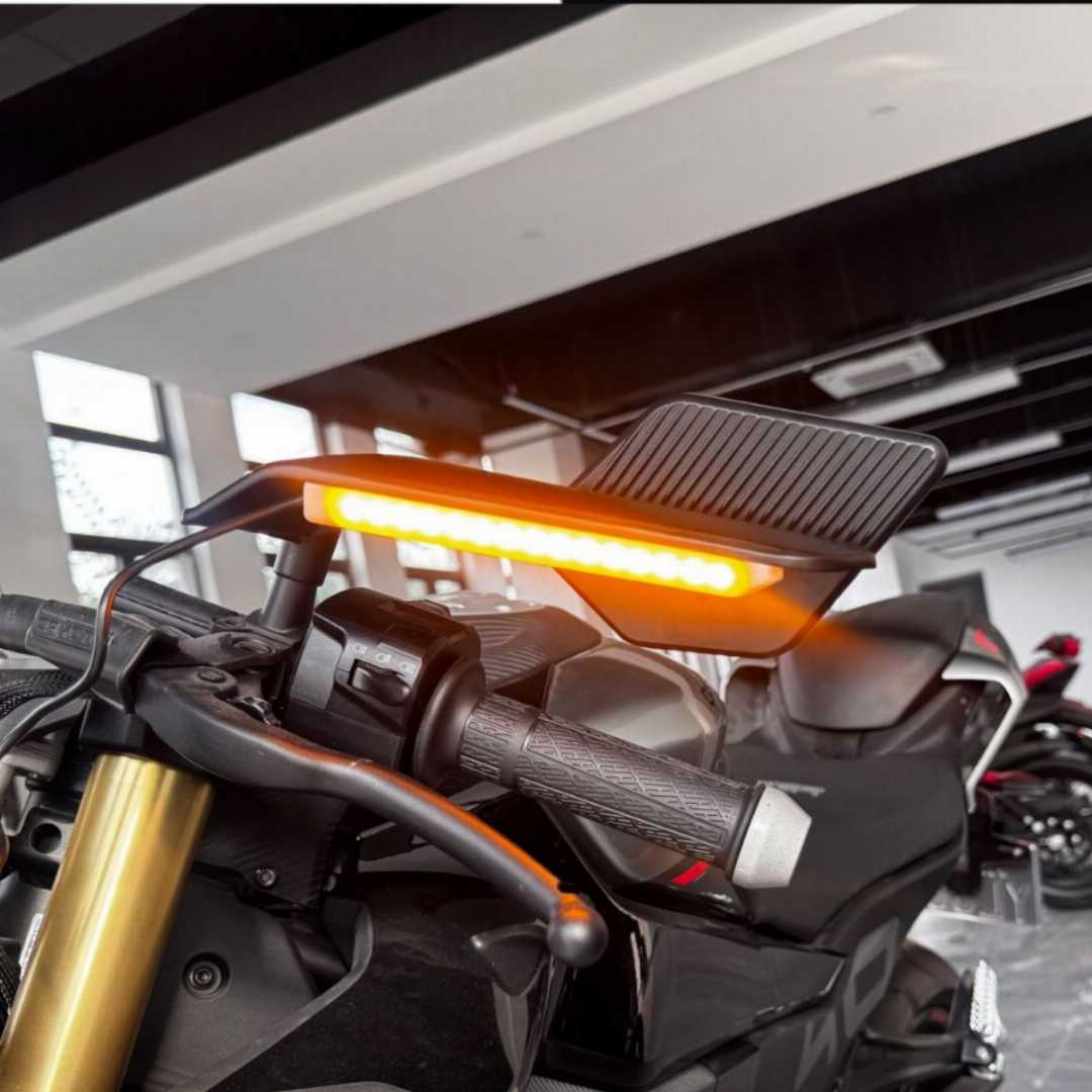 Arrow Dynamic LED Looking Glass